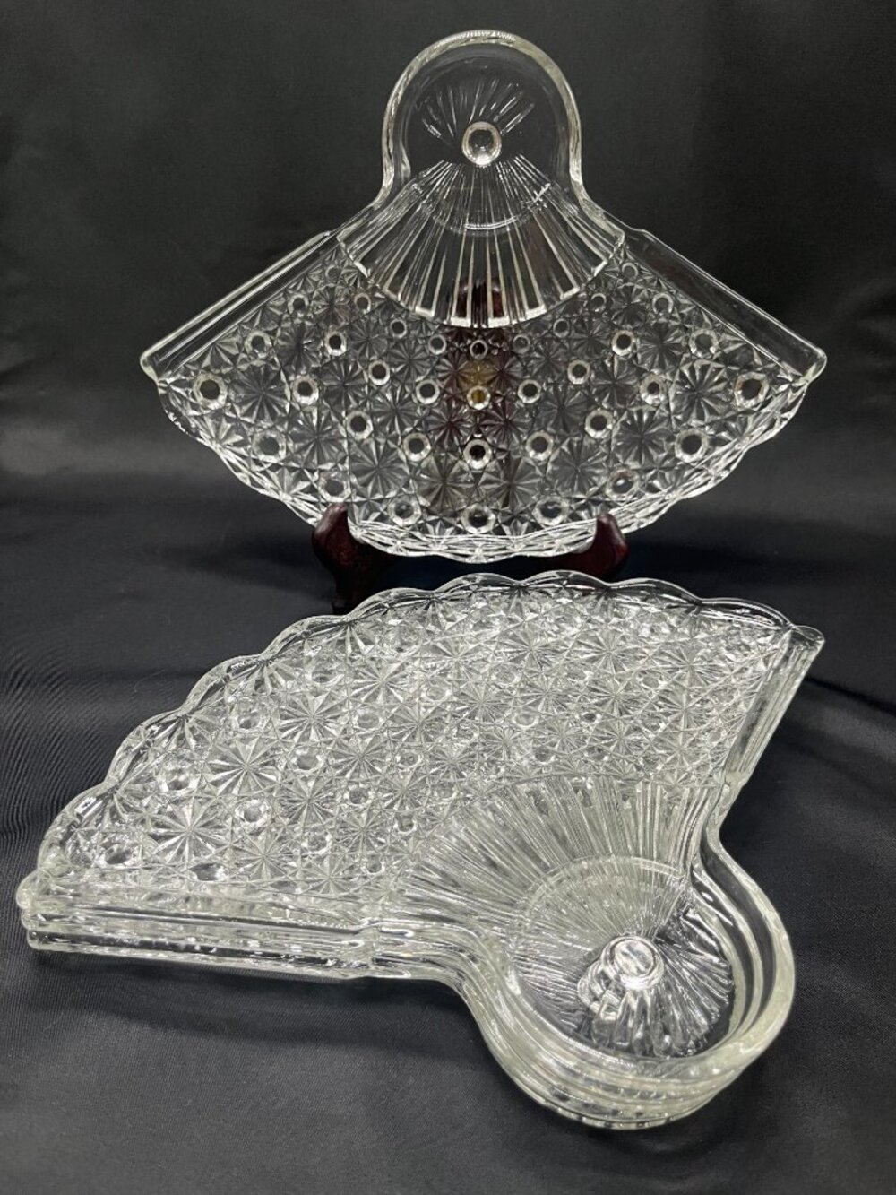 Set/4 Vintage Anchor Hocking, Daisy and Button Fan Shaped Snack Plates Tea Trays